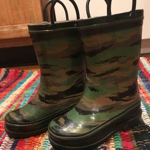 Toddler/kids Camo rain boots size 7/8